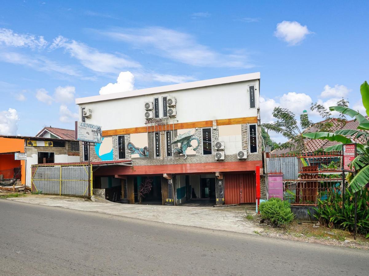 Oyo 90161 Hotel Lendosis Pipa Reja Angkatan 66 Палембанг Екстериор снимка