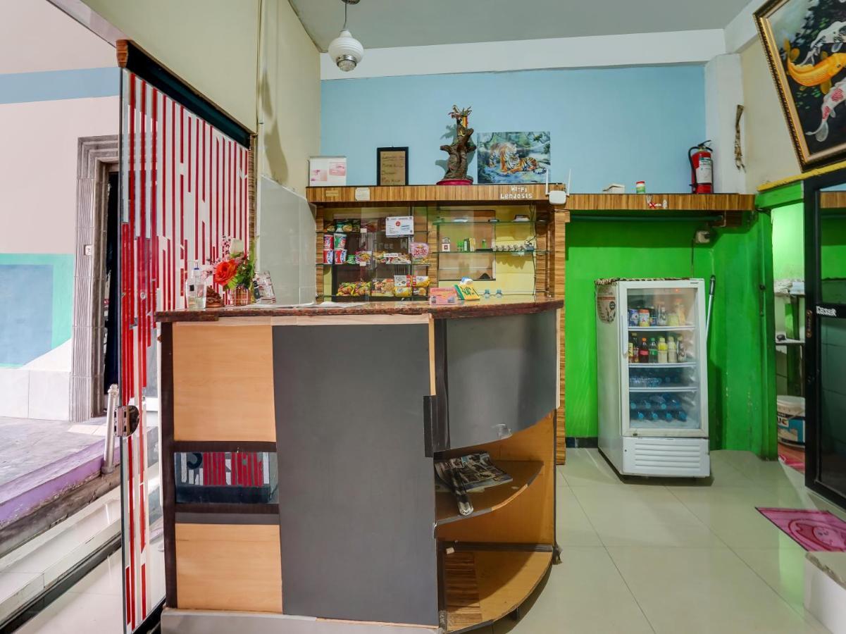 Oyo 90161 Hotel Lendosis Pipa Reja Angkatan 66 Палембанг Екстериор снимка